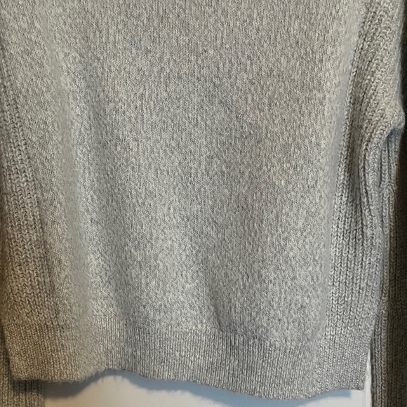 Cozy Gray Turtleneck Cropped Sweater M - Picture 4 of 8